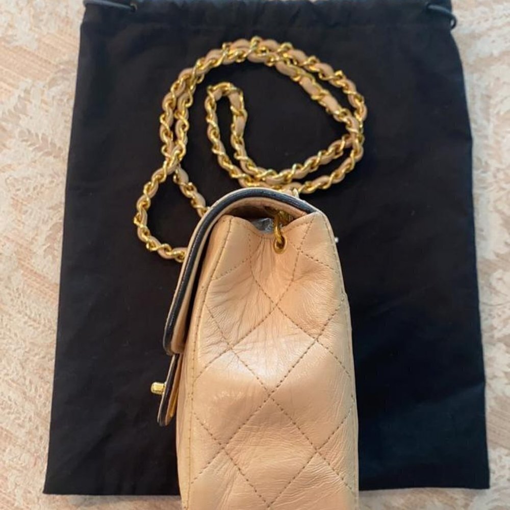 Chanel Classic Quilted Lambskin Leather Bag - Picture 4 of 16